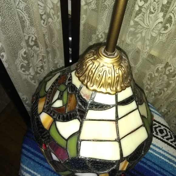 TIFFANY STYLE STAINED GLASS PENDANT HANGING LIGHT - Picture 5 of 9